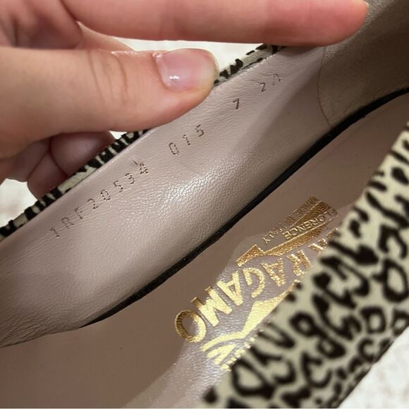 SALVATORE FERRAGAMO Gancini Leopard Print Gold Medallion Ballet Flats Sz. 7 2A - Picture 8 of 8